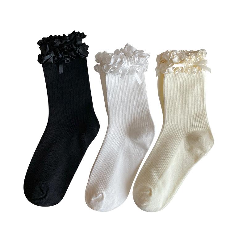 Кружевные носки «Лолита» с бантом до середины икры милые и стильные для весенних и осенних девочек. Белые пушистые хлопковые носки универсальны