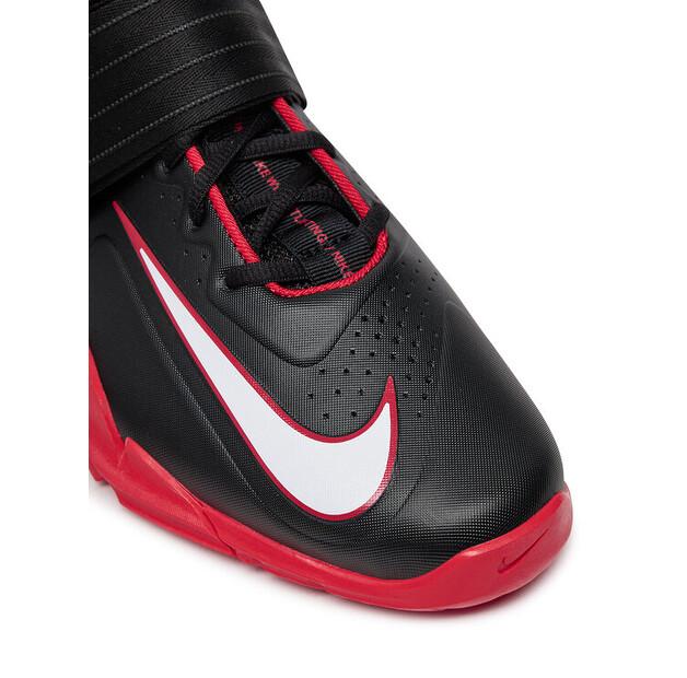Кроссовки для зала Nike Savaleos