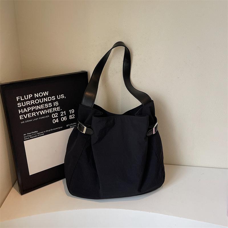 Простой стиль, нишевая мода, повседневные женские сумки большой вместимости, зарубежный стиль, персонализированная женская сумка-мессенджер для работы, тренд