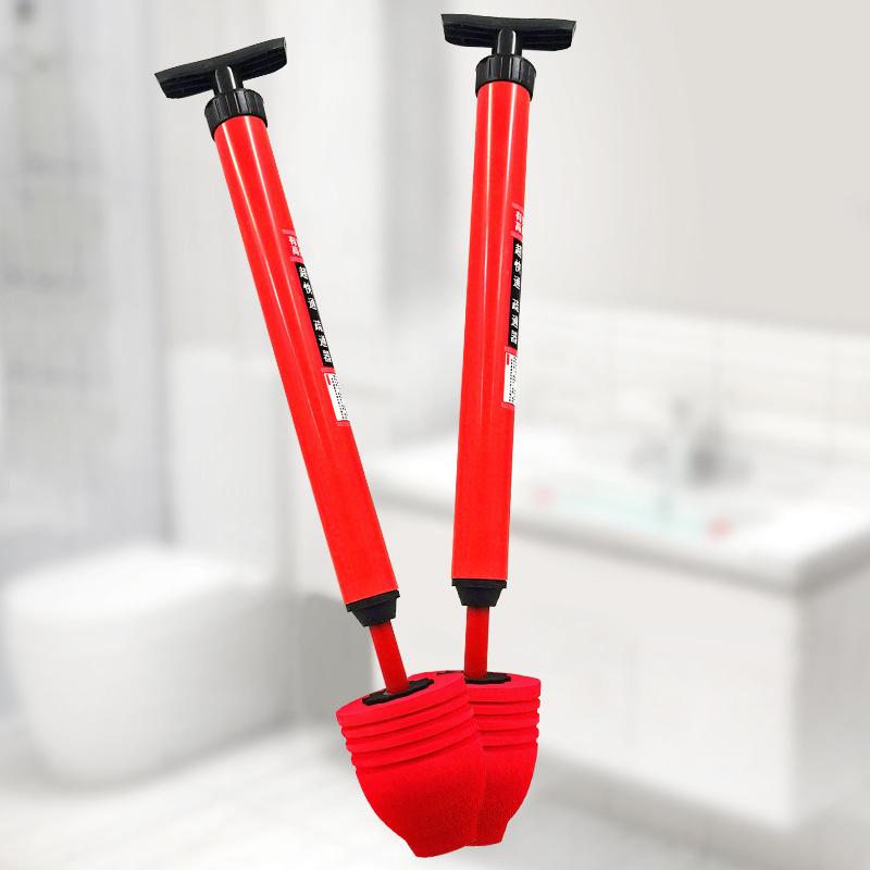 Унитаз подключен одним выстрелом, и бытовой тросик для прочистки унитаза подключен. Туалет забит, и канализационная труба