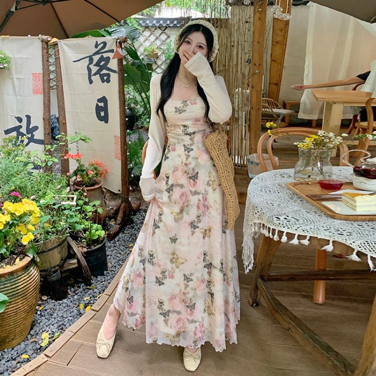 Шикарное и женственное платье макси без рукавов с цветочным принтом и подтяжкой на талии