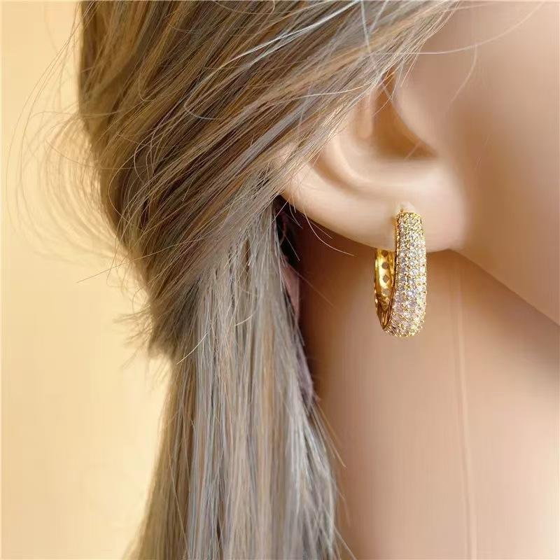 Серьги-кольца Huitan Hollow Gold Color для женщин, украшенные ослепительными камнями CZ, роскошные модные женские круглые серьги, эффектные ювелирные изделия