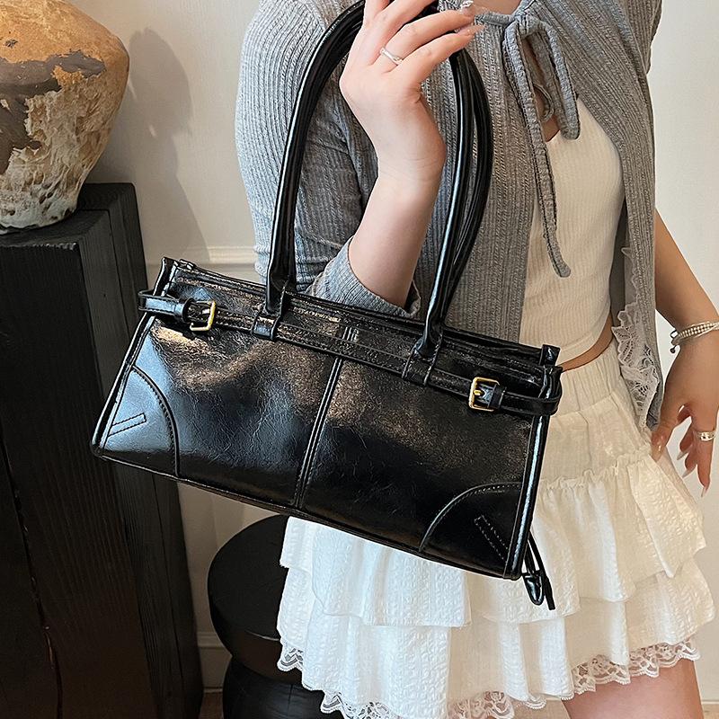 Korean Version of Fashion Portable Small Bag Women's 2025 New Niche Design Shoulder Commuter Bag Simple and Versatile Messenger Bag