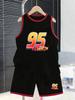 Набор из 2 предметов: гоночный автомобиль №95 для мальчиков. Дышащая ткань, милые принты, удобно для игр и школьных занятий.