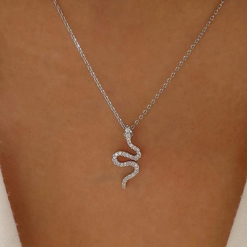 Ожерелье в виде змеи для мужчин и женщин, кулон в виде змеи для пары, универсальный кулон в виде змеи в стиле ретро, ​​цепочка для свитера для женщин
