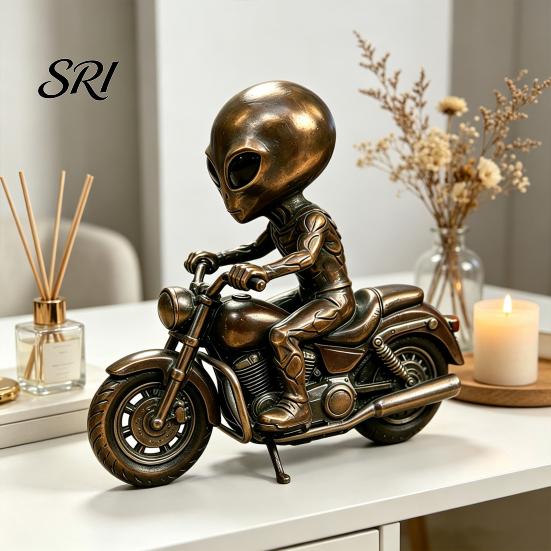 Colorful Resin Garden Statue Alien Gnome Statue, Sitting on Motorcycle Decorative Ornament, Indoor Tabletop Decoration Waterproof Hand-Painted