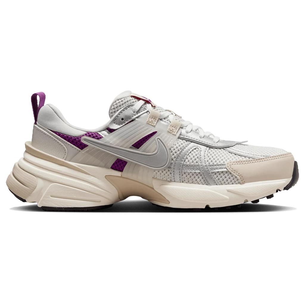 Nike Женские кроссовки V2K Run Premium Light Bone Viotech кремовый Sanddrift металлик-серебристый HF4305-072
