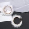 1 пара украшений Великолепный плюшевый дизайн Серьги для повседневной носки Модные золотые серьги-кольца Универсальный пушистый меховой дизайн милый многоцветный