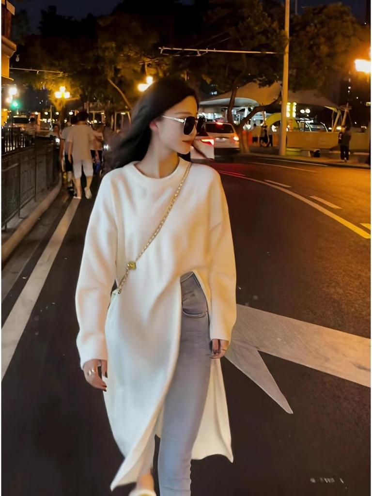 Женское трикотажное платье-свитер средней длины: Ленивый стиль, Круглый вырез, Свободный крой, Боковой разрез, Длина ниже колена, Осень/Зима