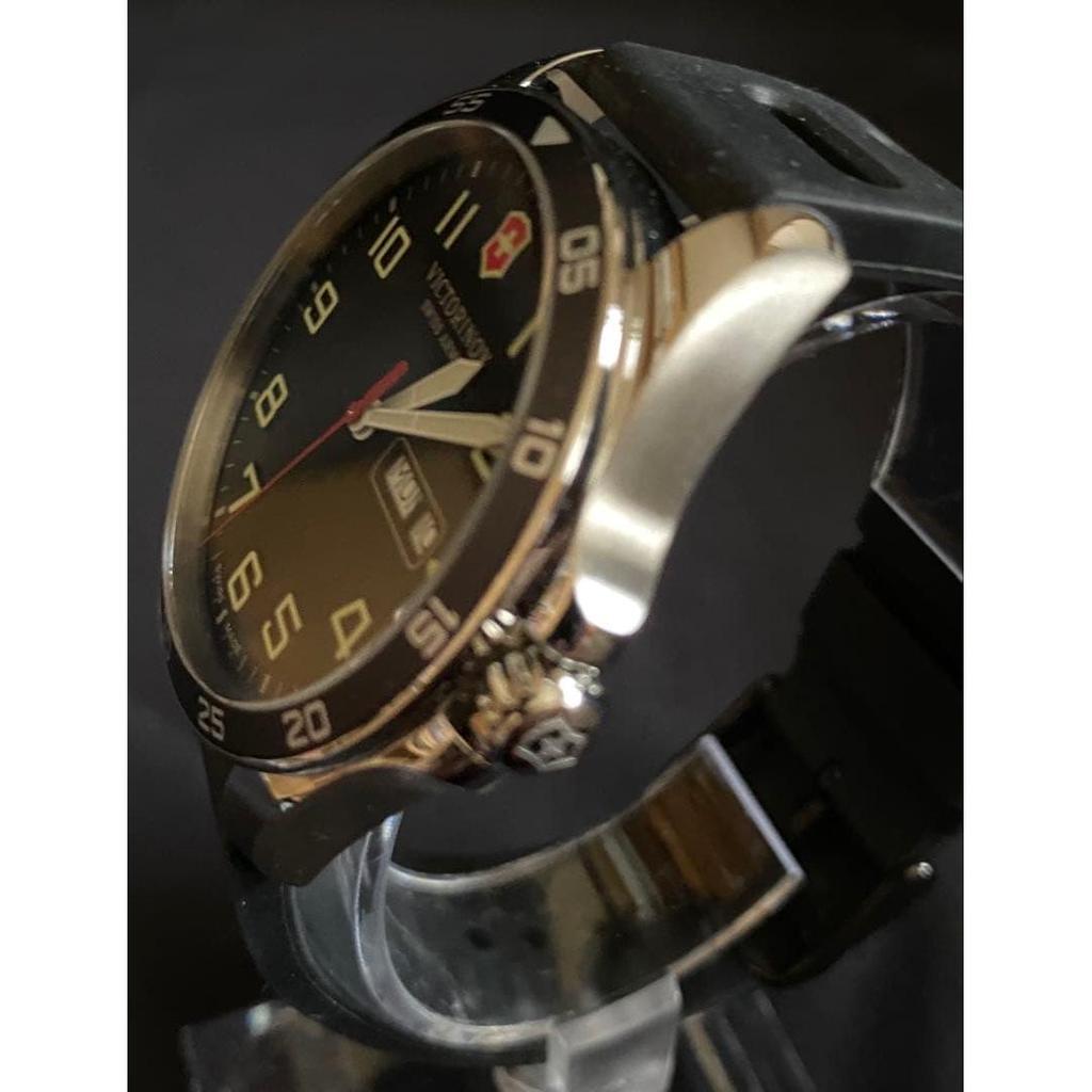 Б/у Черные часы VICTORINOX Swiss Army Рабочие, готовы к немедленному использованию