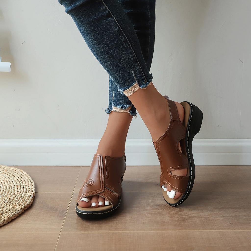 Повседневные сандалии больших размеров 2025 Лето Новая мода Ретро Открытый носок Круглый носок Пляжные Римские сандалии