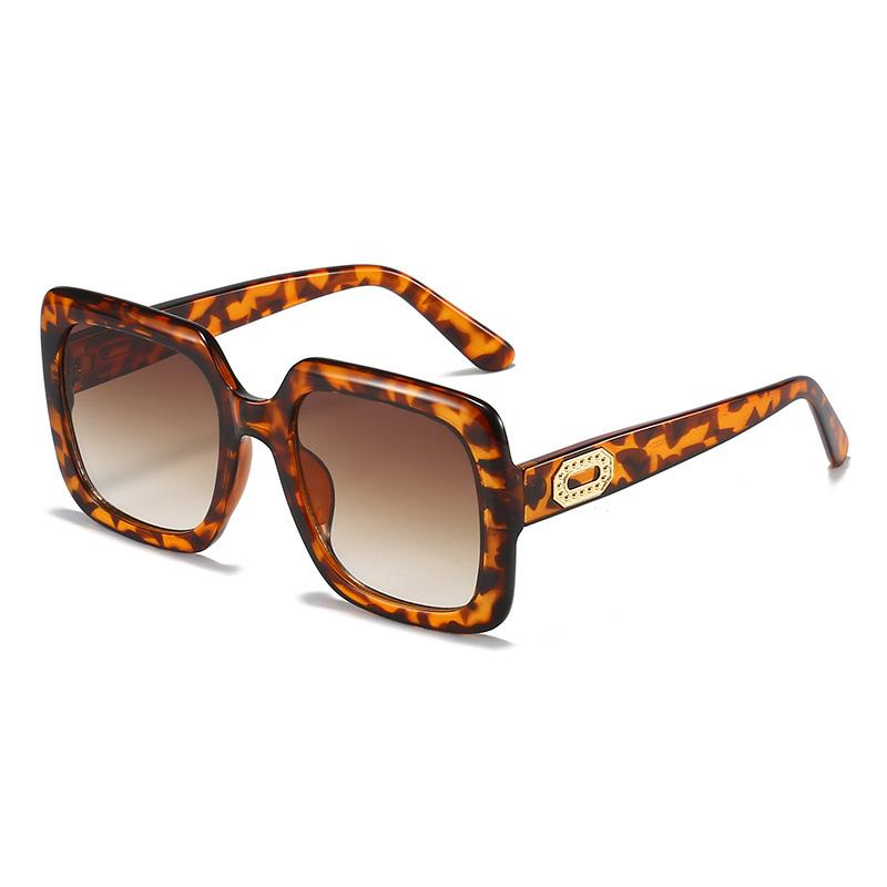 Summer new square sunglasses, fashionable square large-frame glasses, street photography versatile sunglasses for women