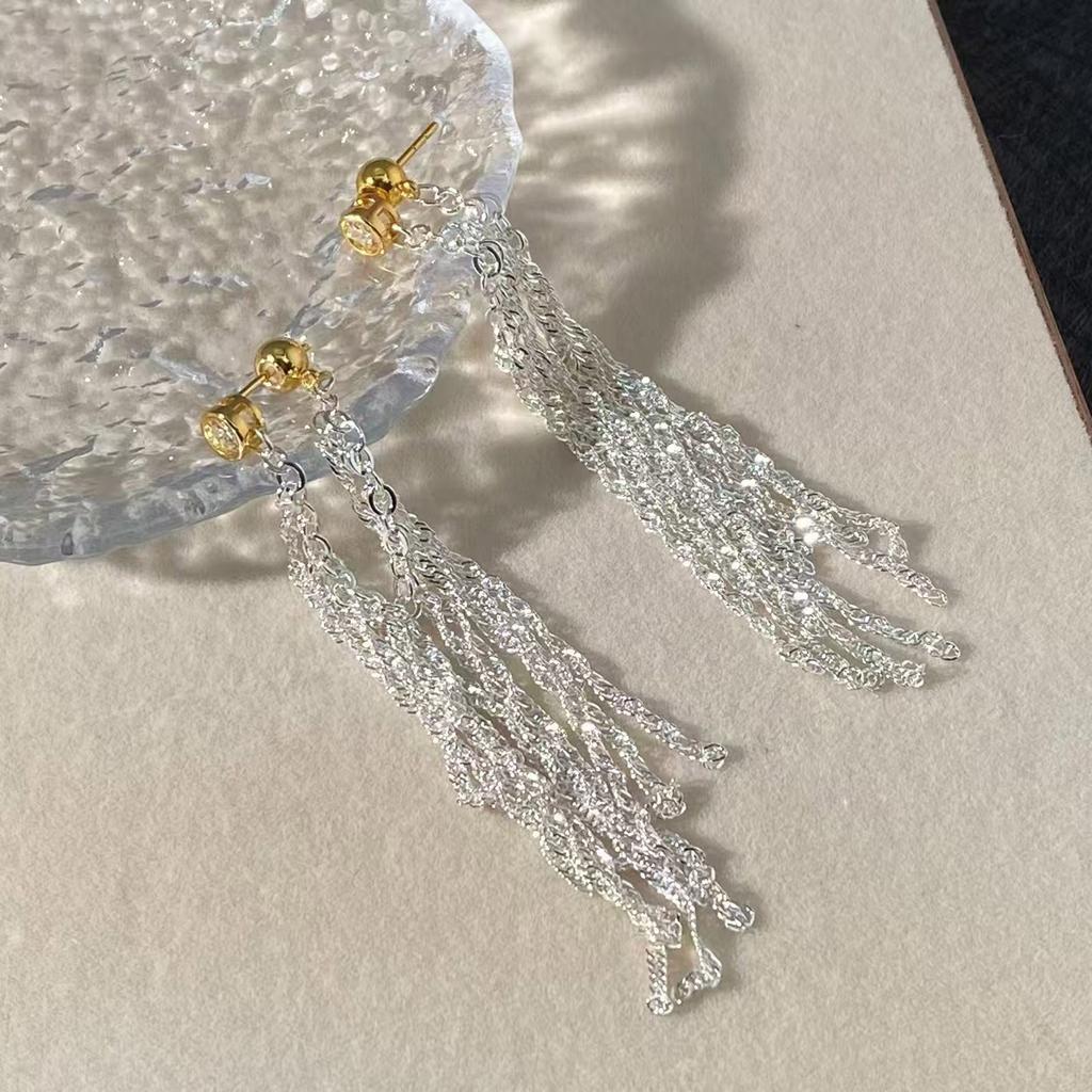 Длинные серьги с кисточками — модные, изысканные, индивидуальные, трендовые и женственные