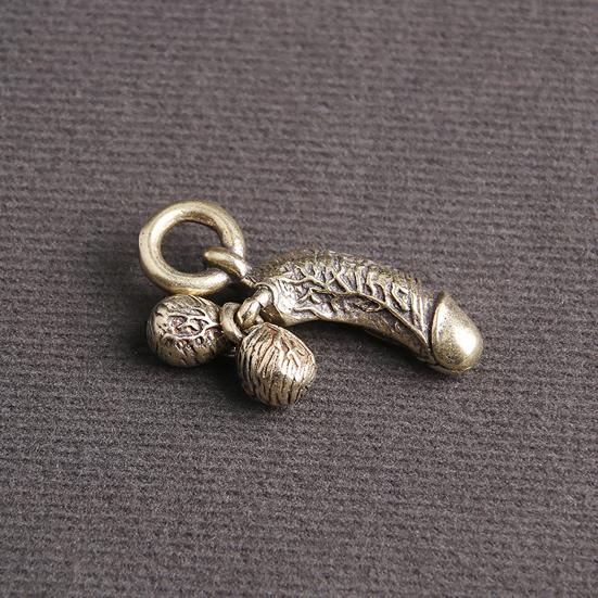 Брелок-подвеска Креативная форма Ретро-стиль Реалистичный вид Компактный размер Легко повесить Декоративная латунь Креативный мужской брелок-пенис Игрушечный рюкзак