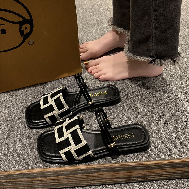 Французский сказочный стиль сандалии на плоской подошве женские летние уличные темперамент с юбкой 2025 новые универсальные римские крутые шлепанцы женские