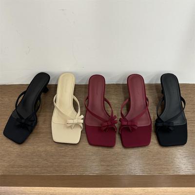 Модная обувь Женские туфли на тонком каблуке Женские шлепанцы Резиновые шлепанцы Бабочка-узел Квадратный носок Мягкие гавайские шлепанцы Сандалии Бабочка-узе