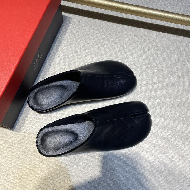 Fashion Novelty Split Toe Shoes Woman Ninja Tabi Slippers Leather Round Toe Slides Comfy Mules Femmes Clog Sandals Pettitoes Flipflops