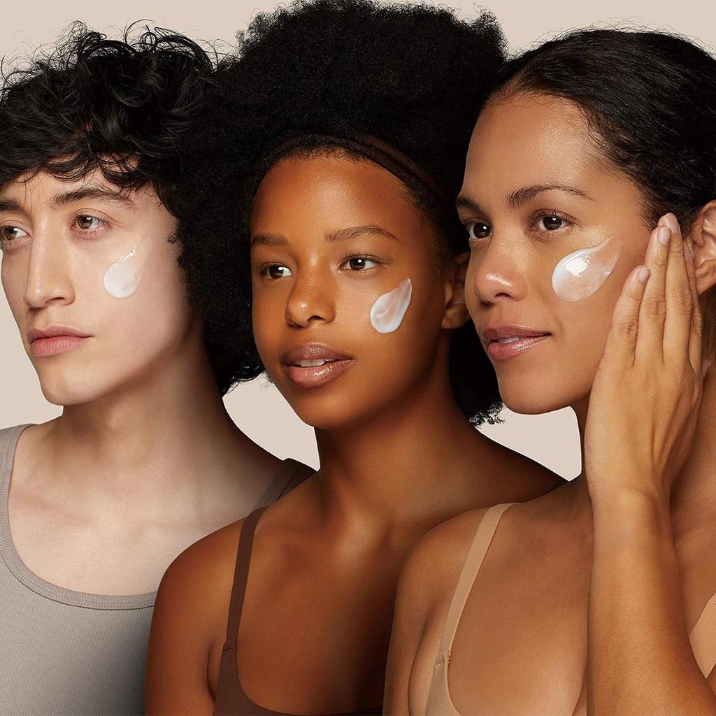 Увлажняющий крем, сужающий поры, который восполняет запасы влаги, устраняет сухость, защищает кожу от повреждений и регулирует баланс воды и жира.