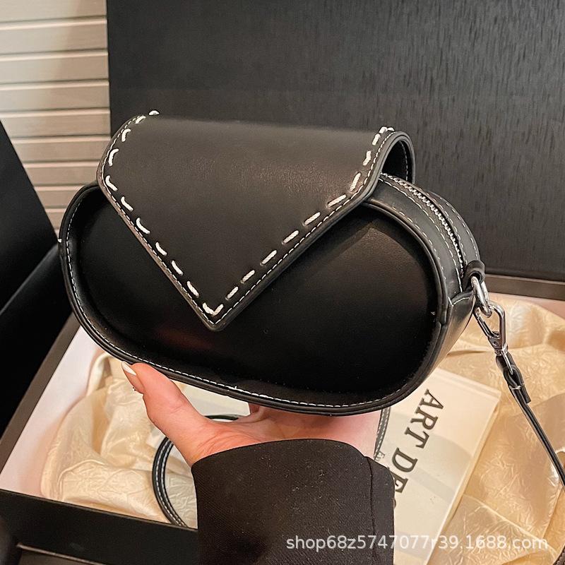 Stylish and simple shoulder messenger bag casual commuter bag 2025 new foreign style matching design retro small bag women