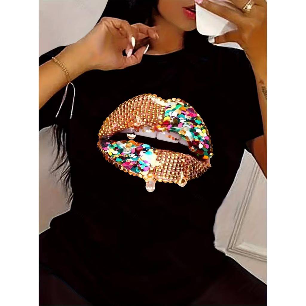 Trendy Summer Outfit for Women Featuring A Round Neck Short-Sleeved T-Shirt