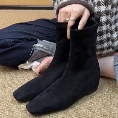 Корейская версия простых замшевых замшевых с внутренней высотой на плоской подошве с квадратным носком эластичных тонких ботильонов женские новые осенне-зимние фасонные