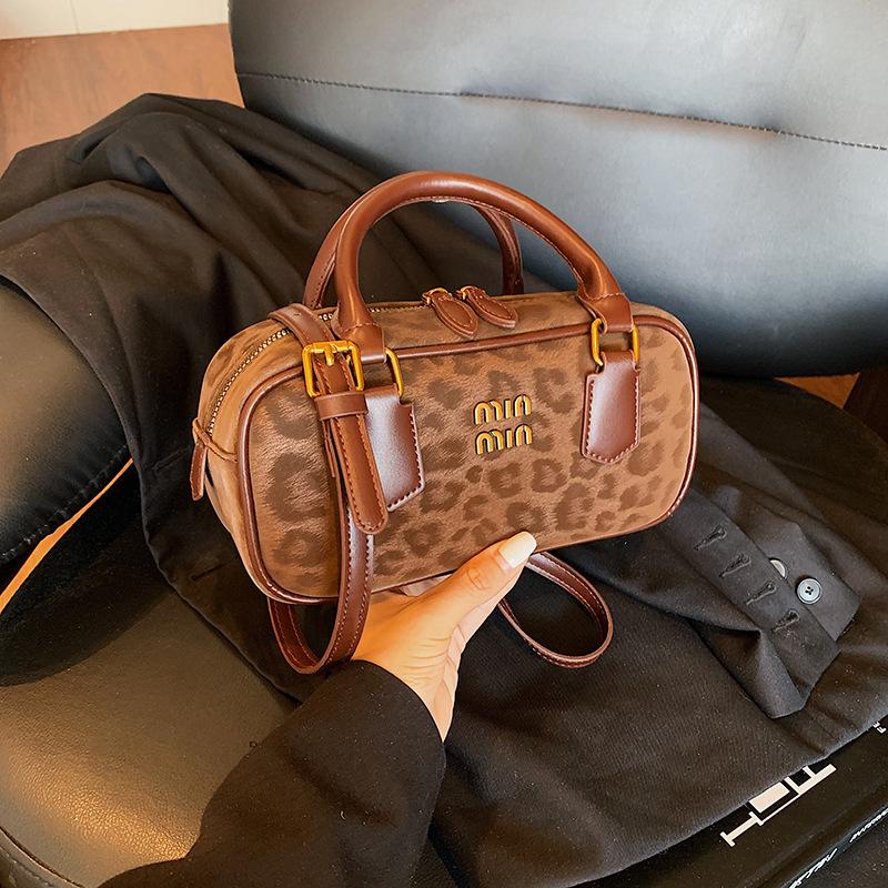 Premium Texture Small Bag Women's Autumn New Portable Pillow Design Commuter Shoulder Messenger Bag