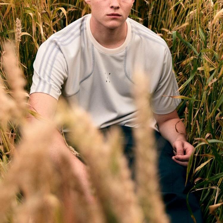 Adidas Оригинальная спортивная футболка с коротким рукавом и принтом логотипа-трилистника Pop Tech унисекс светло-серого цвета HN9135