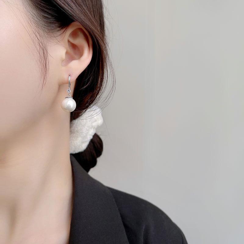 Pearl Earrings Elegant French Retro Earrings Suitable for New Year's Earrings for Women
