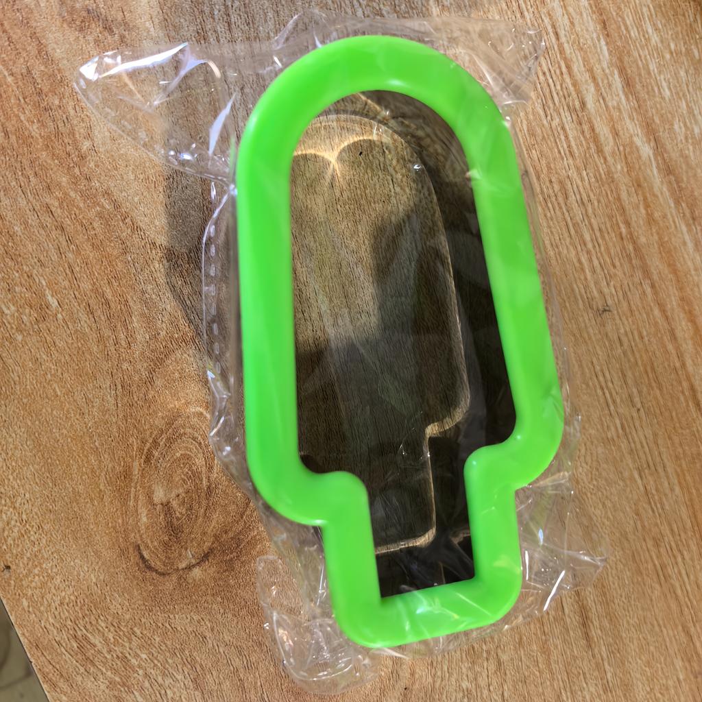 1pc Stainless Steel Watermelon Slicer & Popsicle Mold, manual with green handle, great for summer.