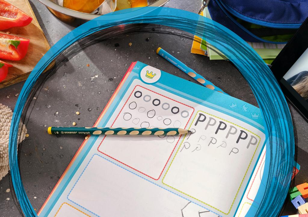 STABILO Карандаш для обучения рисованию Easy Graph 2B, синий, для правой руки, треугольный, с именем, для коррекции, в комплекте для детей, малышей, мальчиков и девочек, 12 штук