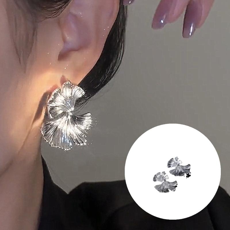 Ginkgos Leaf Design Alloy Earrings Smooth Surfaces Unique Accessory Casual Formal Earrings Suitable for Fashion Women