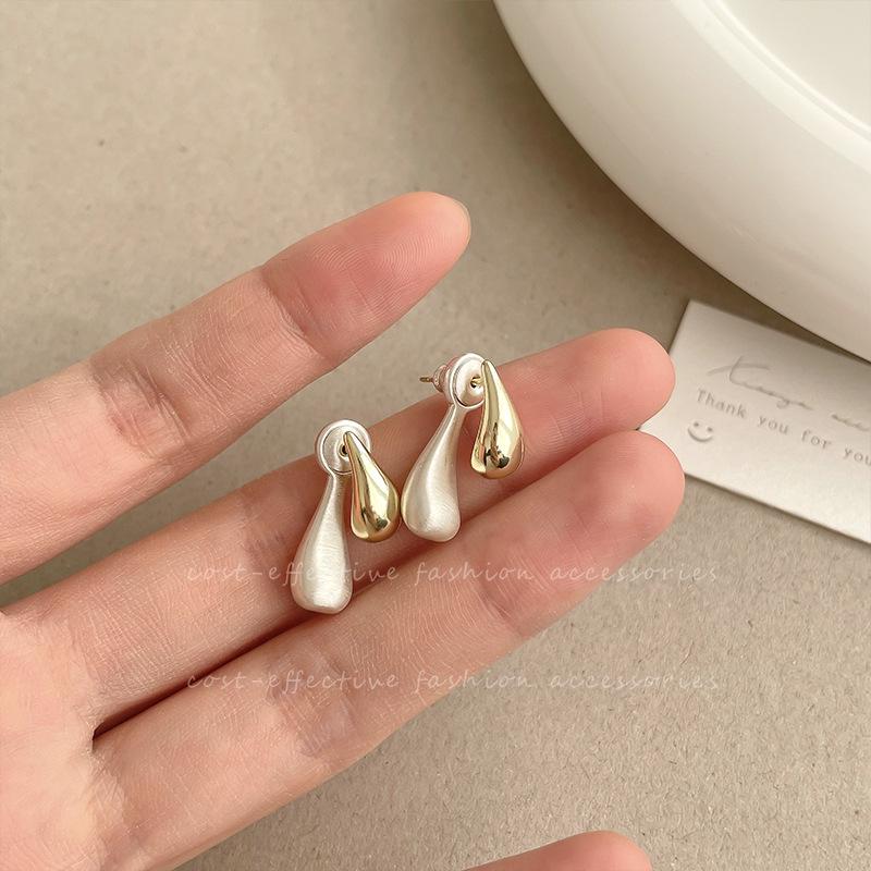 Двухцветные серьги-пусеты в форме капли: Уникальный зимний дизайн для женщин