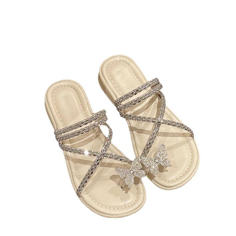 Красивые шлепанцы на плоской подошве для женской летней носки 2025 новые стразы-бабочки с юбками и двумя сандалиями.