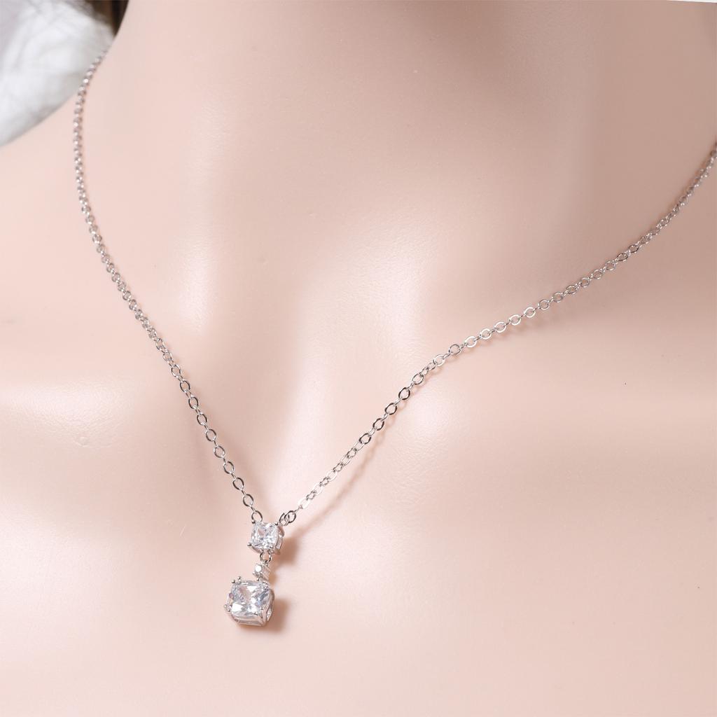 Серьги Легкие роскошные серьги из циркония для женщин Романтичный нишевый дизайн Темпераментный летний комплект из высококачественных серег