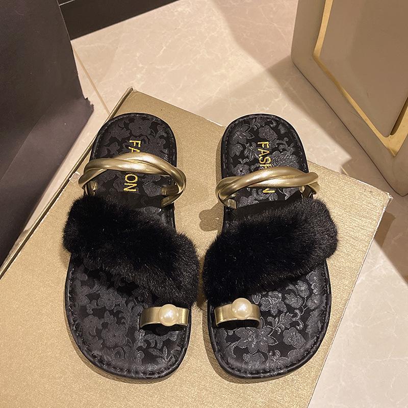 Niche High-end Flat-bottomed Slippers for Women's Outerwear 2025 Summer New Fashion Casual Cover Toe Beach Sandals