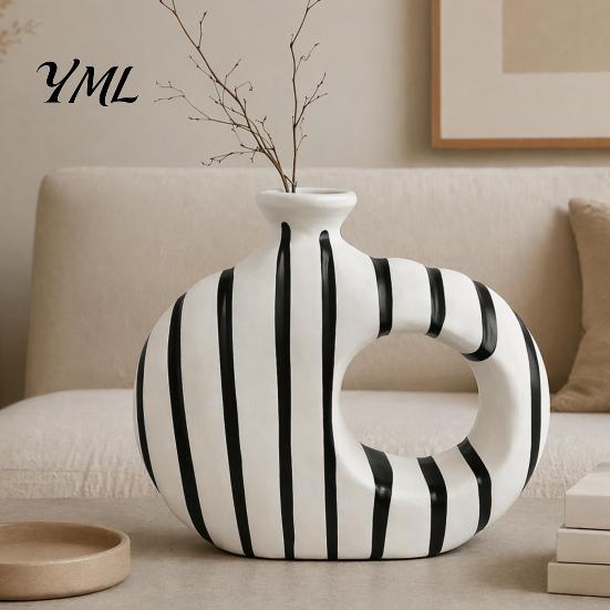 Fresh Flower Holder Minimalist Resin Vase, Hollow Circle Art Modern Floral Contemporary Arrangement for Home Living Room Bedroom Table Ornament Niche