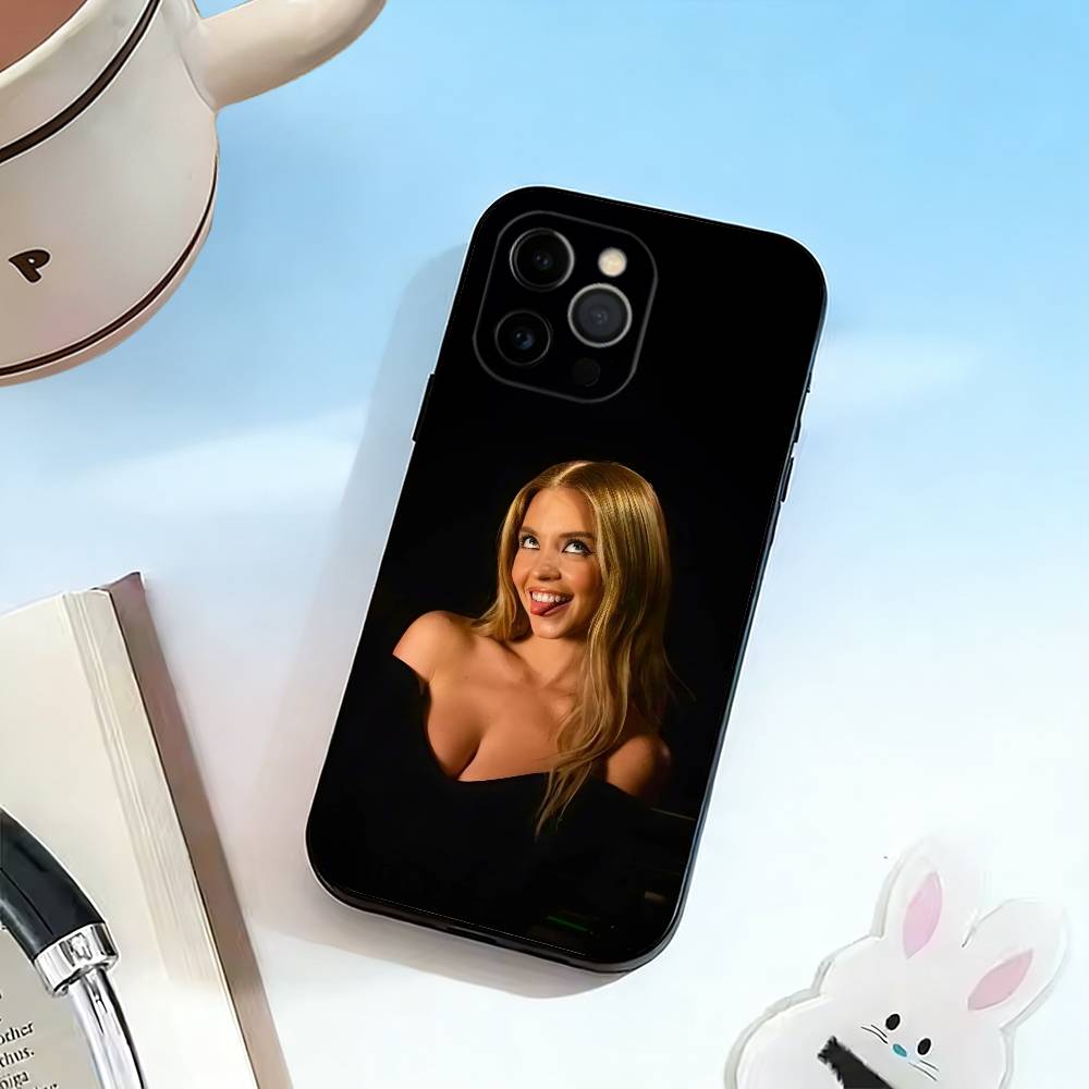 Чехол для телефона S-Sydney S-Sweeney для iPhone 17,16,15,14,13,12,11 Plus,Pro Max,XS, Мягкий силиконовый черный чехол