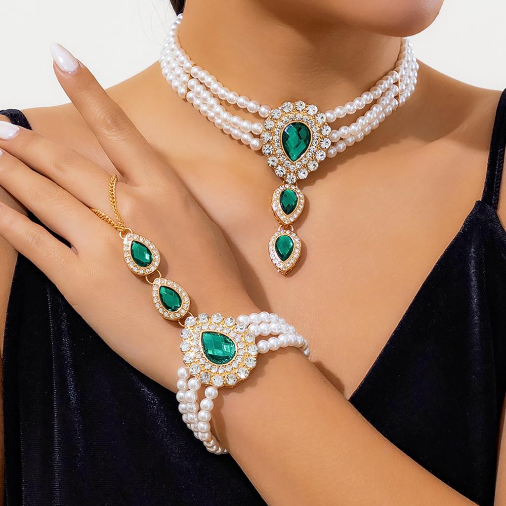 Retro Micro Inlaid Rhinestone Imitation Pearl Choker for Women Luxury Crystal Water Drop Pendant Necklace Party Wedding Jewelry