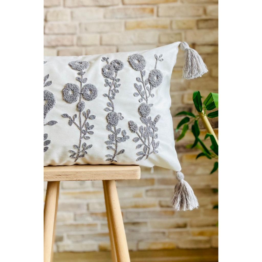 Punch Embroidered Single Decorative Daisy Design Throw Pillow Cover (punch)