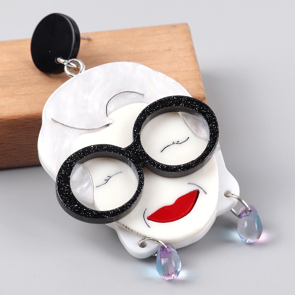 New Glasses Celebrity Granny Acrylic Earrings for Women Cute Cartoon Elizabeth II Lady Figure Drop Earring Fashion Jewelry Gifts