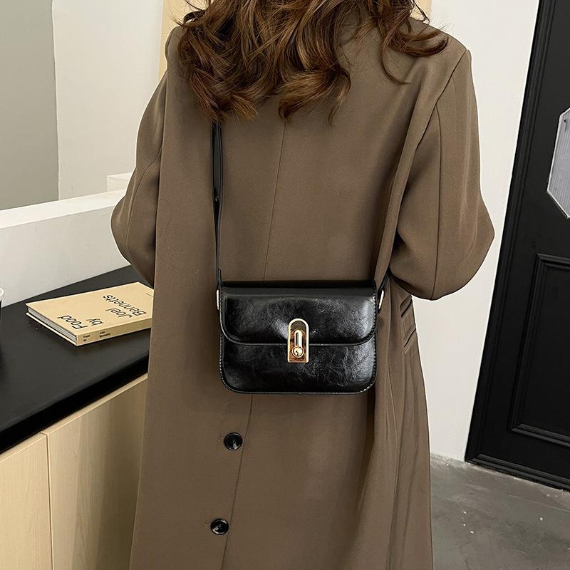 Retro Simple Niche Underarm Bag Women's 2025 New Versatile Small Square Bag Simple Shoulder Bag Messenger Bag