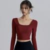 Женский топ для йоги с длинным рукавом и вставными чашечками - V-образный вырез, стильная спинка, дышащий, удобный, идеально подходит как верхняя одежда для летних видов спорта.