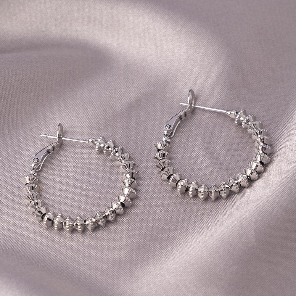 Серьги-иглы из серебра 925 пробы: Легкая роскошь, высококлассные пусеты и универсальный нишевый дизайн в виде колец для работы и стиля