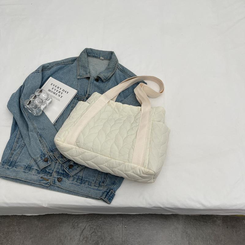 Однотонная вместительная сумка женская 2024 новый тренд ромбовидная пуховая сумка-тоут повседневная иностранная сумка-мессенджер