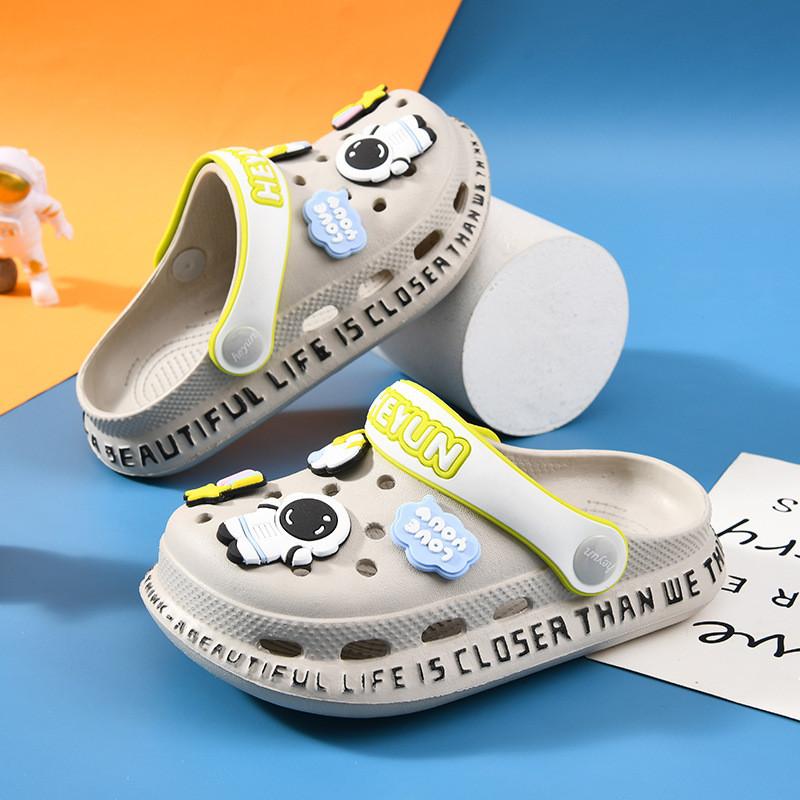 Стильные мультяшные детские туфли с отверстиями, дышащие летние сандалии для мальчиков и девочек, удобный дизайн из ЭВА