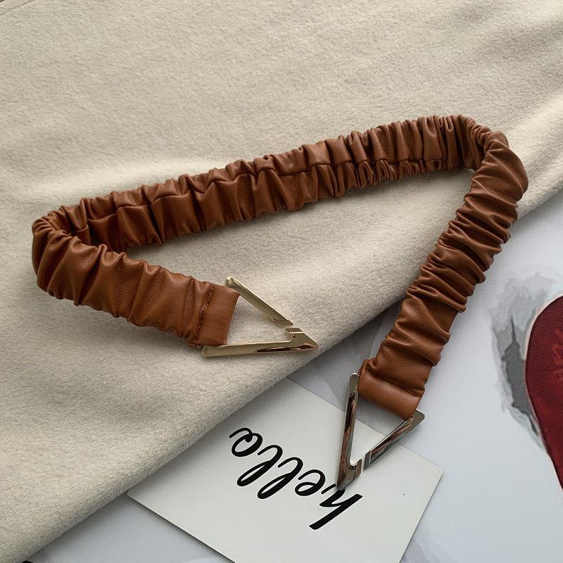 Шикарный пояс с треугольной пряжкой для женщин в элегантных черном и бежевом цветах, идеально подходящий для осенней моды