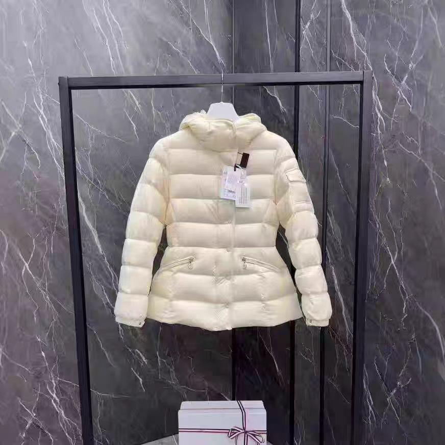 Женский блестящий пуховик с капюшоном 2025 - Приталенный, Плотный и Теплый