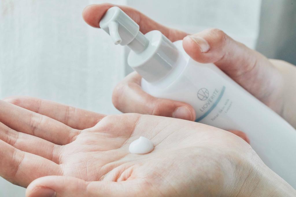 LIOVERITE Total Skin Milk Emulsion 200 мл Высокое содержание человеческих керамидов Фокусируется на резидентных бактериях кожи Увлажняющее внутреннее сухое эфирное масло