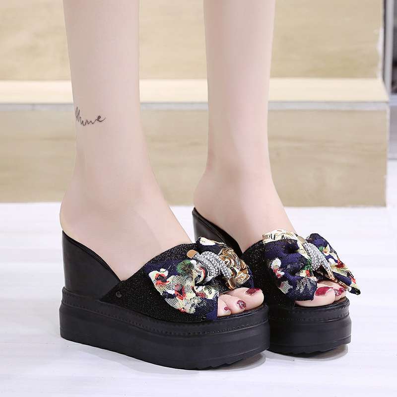 Slippers Women's Summer 2025 New Versatile Outer Wear 13cm Thick Bottom Flower One-word Drag Korean Version Slope Heel Muffin Cool Slippers