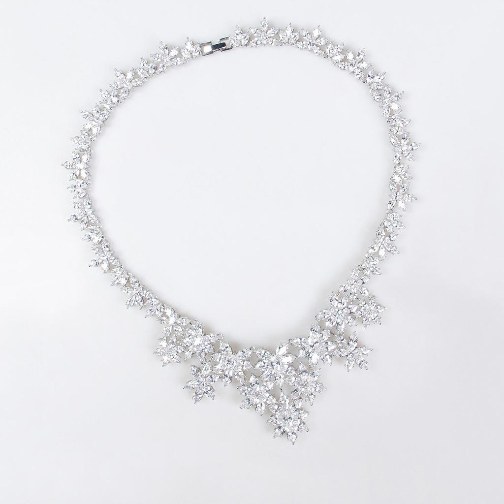 Роскошный Рождественский Набор Ожерелье и Серьги с Циркониевыми Цветами и Лозой